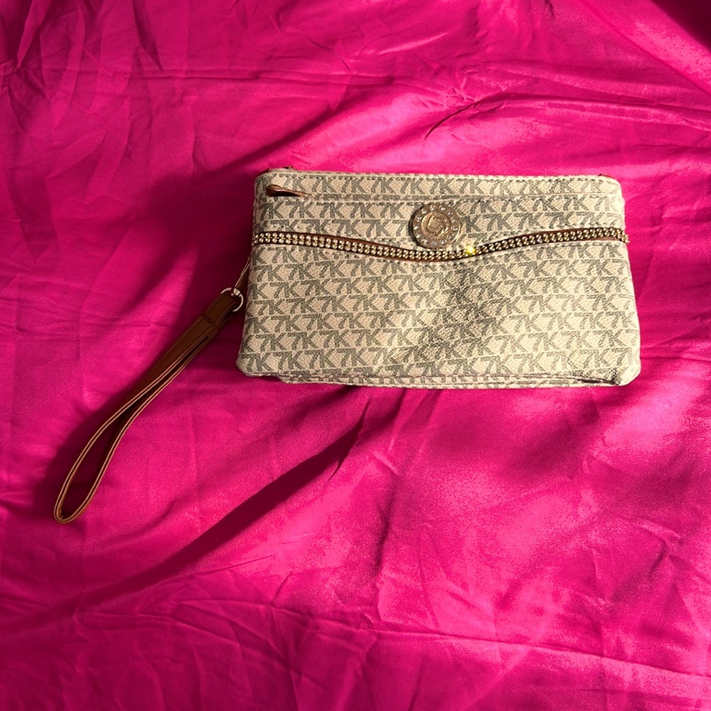 Small tan and beige wallet bag